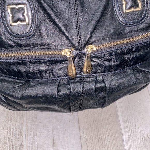 BCBGMAXAZRIA black leather bag - Picture 3 of 11